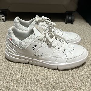 Men’s ON The Roger shoes. Size 9 in excellent condition.